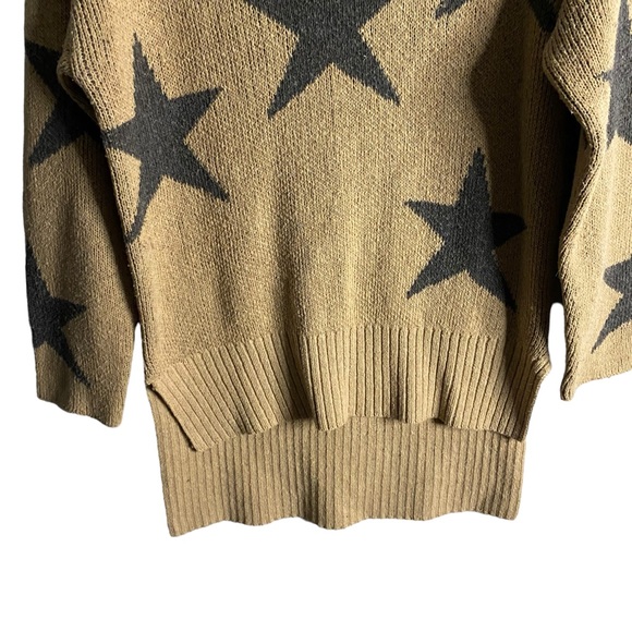 Davi & Dani Women's Tan Star Print Crewneck Sweater - Picture 3 of 8